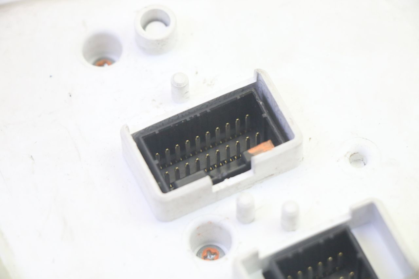 photo de CONTACHILOMETRI PIAGGIO MP3 RL 250 (2007 - 2010) - Caratteristiche distintive