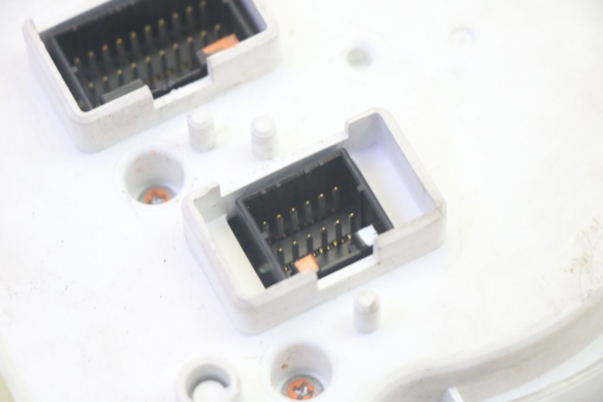 photo de CONTACHILOMETRI PIAGGIO MP3 RL 250 (2007 - 2010) - Zoom sui componenti