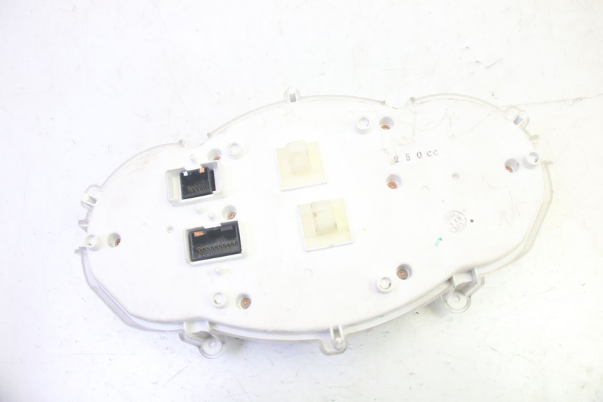 photo de CONTACHILOMETRI PIAGGIO MP3 RL 250 (2007 - 2010) - Marcature e riferimenti originali