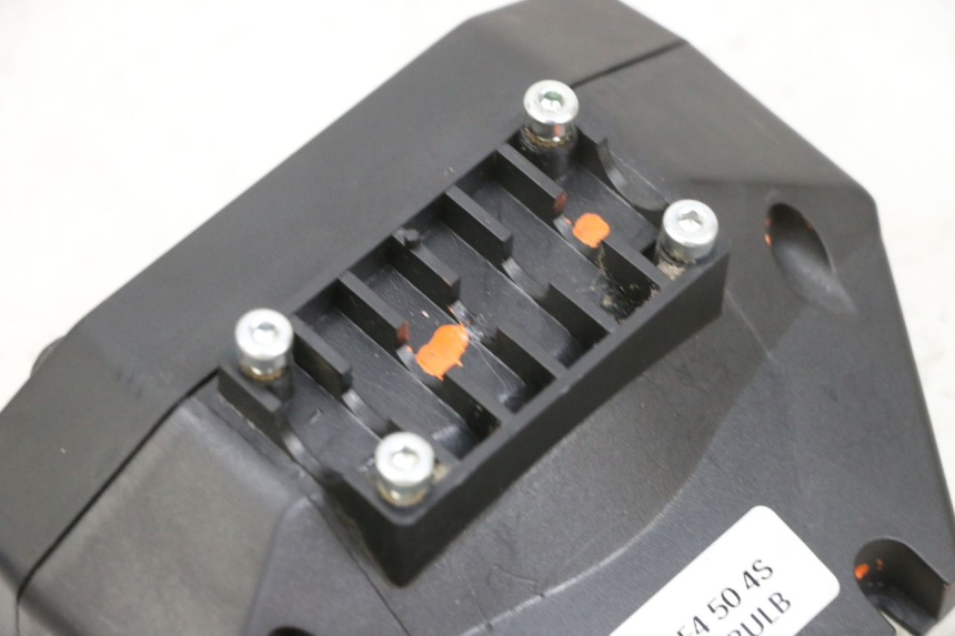 photo de CONTACHILOMETRI PEUGEOT SPEEDFIGHT 4 4T EFI 50 (2021 - 2025) - Dettagli dei punti di fissaggio