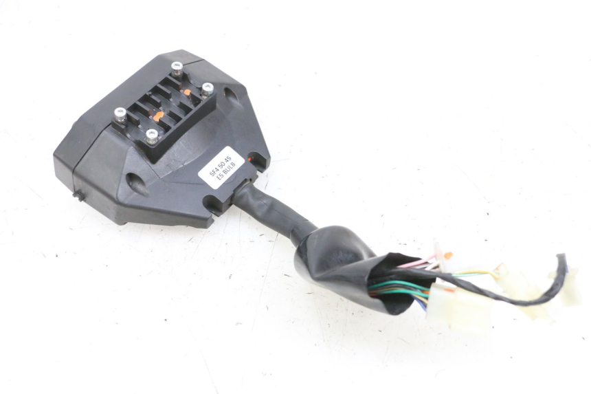 photo de CONTACHILOMETRI PEUGEOT SPEEDFIGHT 4 4T EFI 50 (2021 - 2025) - Stato della superficie e materiale