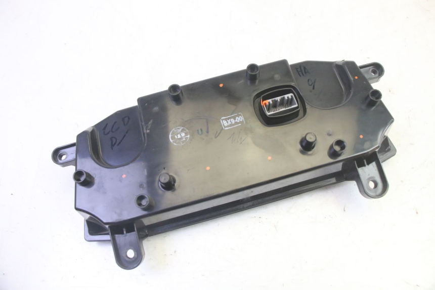 photo de CONTACHILOMETRI YAMAHA TRICITY 300 (2020 - 2024) - Stato della superficie e materiale