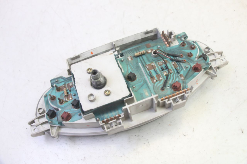 photo de CONTATORE PIAGGIO X8 125 (2004 - 2007) - Stato della superficie e materiale