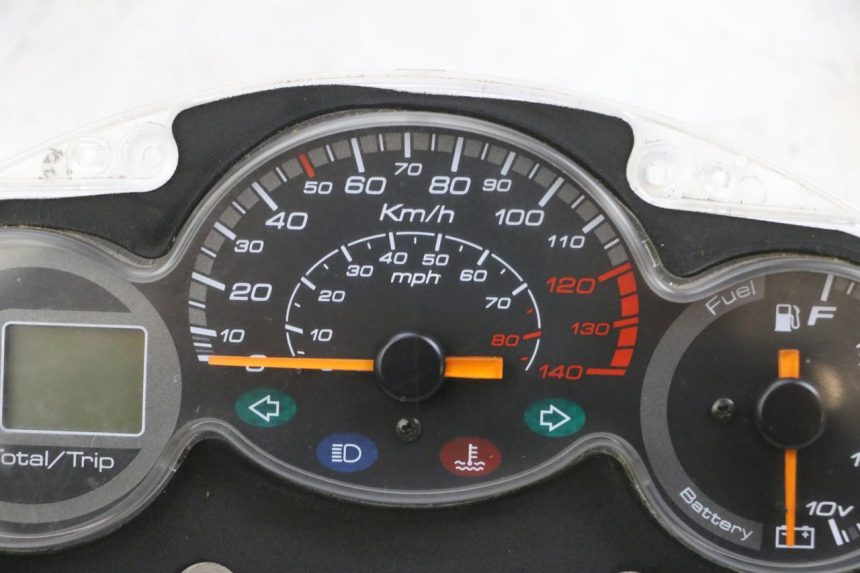 photo de CONTACHILOMETRI YAMAHA YP MAJESTY 125 (2002 - 2006) - Zoom sui componenti