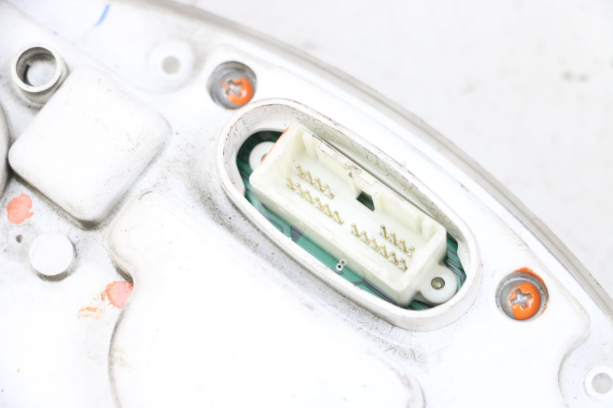 photo de CONTACHILOMETRI YAMAHA YP MAJESTY 125 (2002 - 2006) - Stato della superficie e materiale