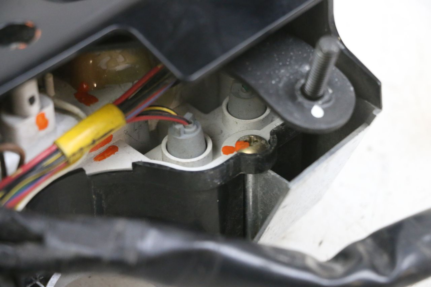 photo de CONTACHILOMETRI KAWASAKI ZR 7 750 (1999 - 2001) - Stato della superficie e materiale