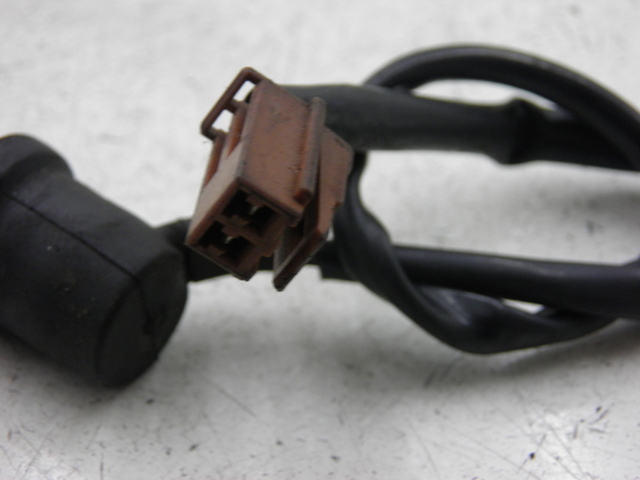 photo de INTERRUTTORE FANALE STOP POSTERIORE YAMAHA FZ6 N FAZER 600 (2004 - 2006)