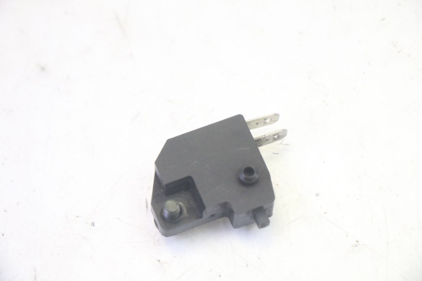 photo de INTERRUTTORE STOP FRENO DESTRO SYM CROX 4T 50 (2016 - 2023) - Altra angolazione