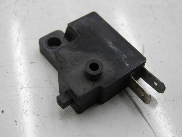 photo de Interruttore stop freno destro HONDA FES FORESIGHT 250 (1997 - 2002) - Dettaglio del componente