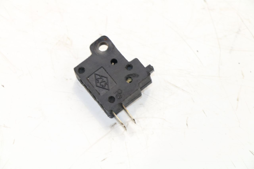 photo de INTERRUTTORE STOP FRENO DESTRO SYM JET EURO X 2T 50 (2003 - 2007)