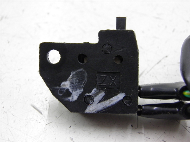 photo de CONTATTORE STOP DESTRO SYM SYMPLY 4T 50 (2012 - 2015) - Altra angolazione