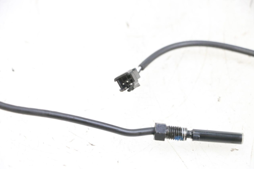 photo de INTERRUTTORE STOP DESTRA DUALTRON VICTOR LIMITED 1 - Primo piano tecnico