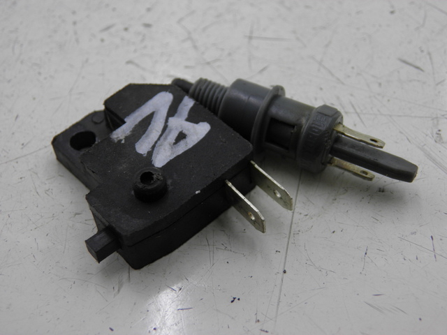 photo de INTERRUTTORE STOP PEUGEOT KISBEE 4T 50 (2010 - 2017)