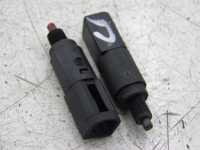 photo de INTERRUTTORE STOP PIAGGIO FLY 125 (2005 - 2012)