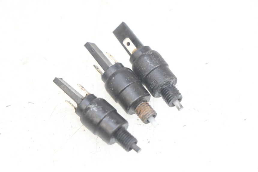 photo de INTERRUTTORE STOP PIAGGIO MP3 LT 400 (2007 - 2012)