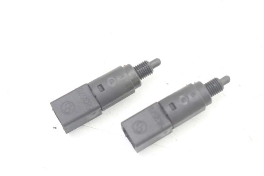 photo de INTERRUTTORE STOP PIAGGIO VESPA GRANTURISMO 125 (2003 - 2007)
