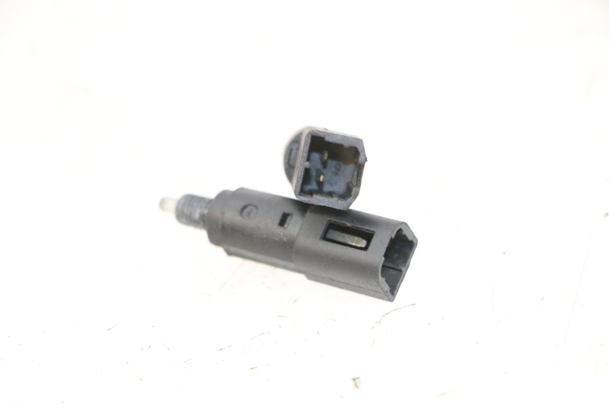 photo de INTERRUTTORE STOP PIAGGIO VESPA GRANTURISMO 200 (2004 - 2005)