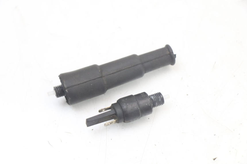 photo de INTERRUTTORE STOP PIAGGIO XEVO - X EVO 125 (2007 - 2016) - Zoom sullo stato d'uso