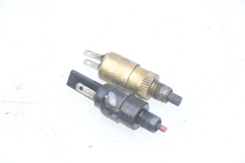 photo de INTERRUTTORE STOP YAMAHA YP MAJESTY 125 (2007 - 2010)