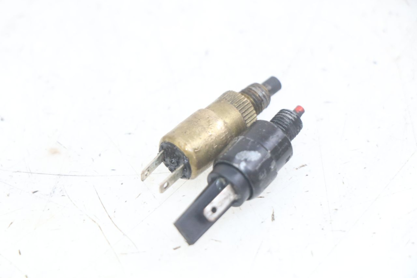 photo de INTERRUTTORE STOP YAMAHA YP MAJESTY 125 (2007 - 2010)