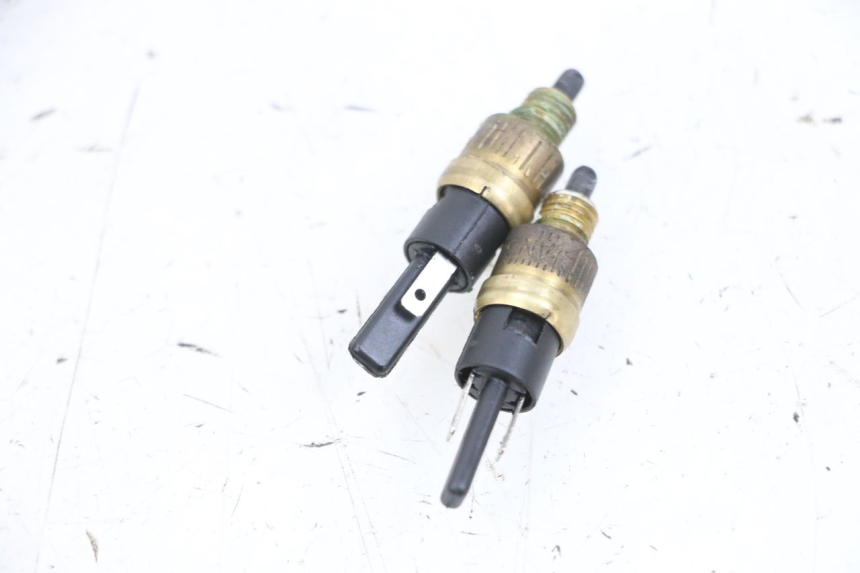 photo de INTERRUTTORE STOP YAMAHA YP MAJESTY 125 (2002 - 2006) - Dettaglio del componente