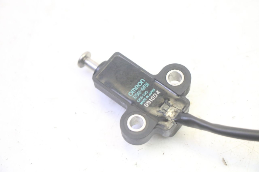 photo de INTERRUTTORE DI ACCENSIONE CAVALLETTO SUZUKI BURGMAN 125 (2007 - 2014) - Primo piano tecnico