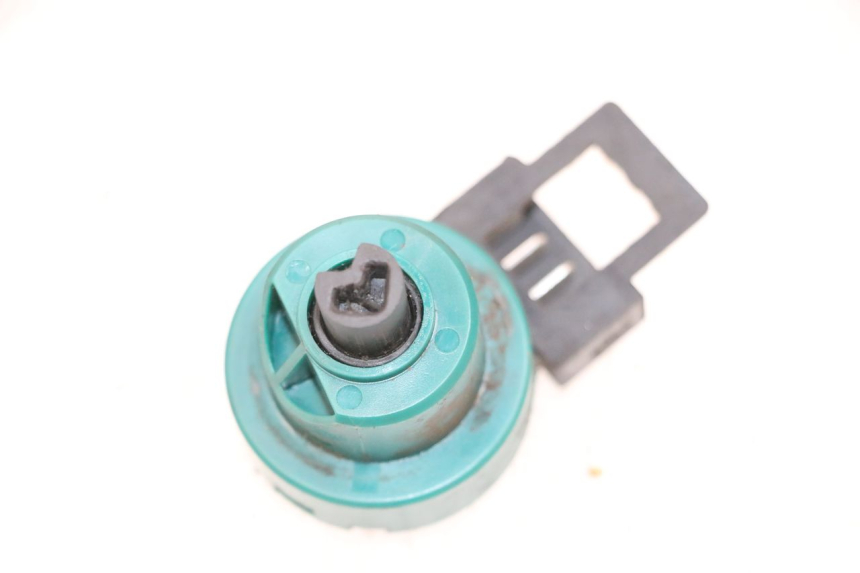 photo de INTERRUTTORE DI ACCENSIONE PIAGGIO NEW TYPHOON 50 (2018 - 2021) - Zoom sullo stato d'uso