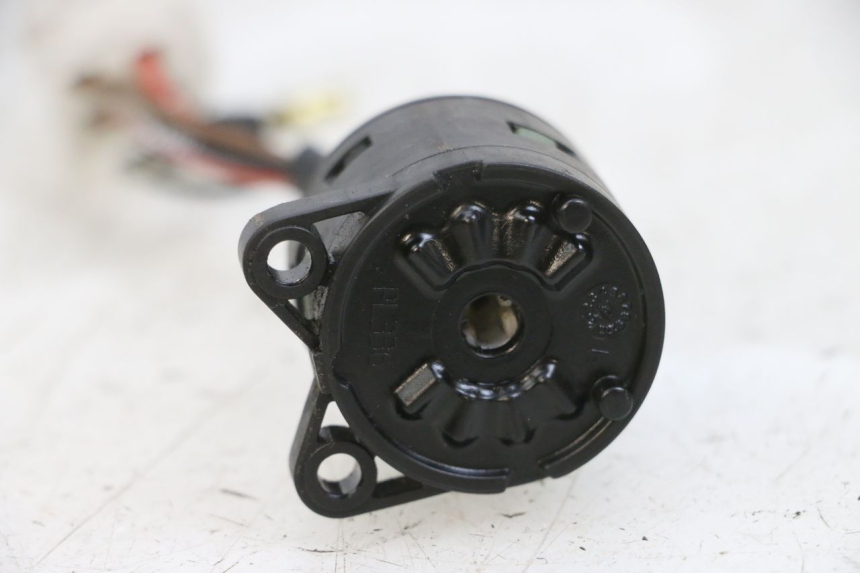 photo de INTERRUTTORE DI ACCENSIONE YAMAHA YP MAJESTY 125 (2002 - 2006) - Zoom sullo stato d'uso