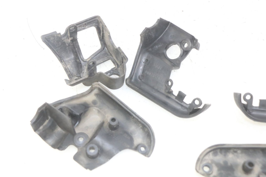 photo de COUVRE MANUBRIO APRILIA SCARABEO LIGHT 125 (2007 - 2011)