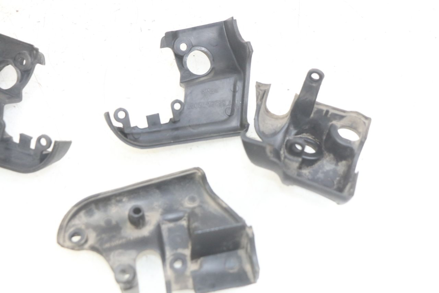 photo de COUVRE MANUBRIO APRILIA SCARABEO LIGHT 125 (2007 - 2011)