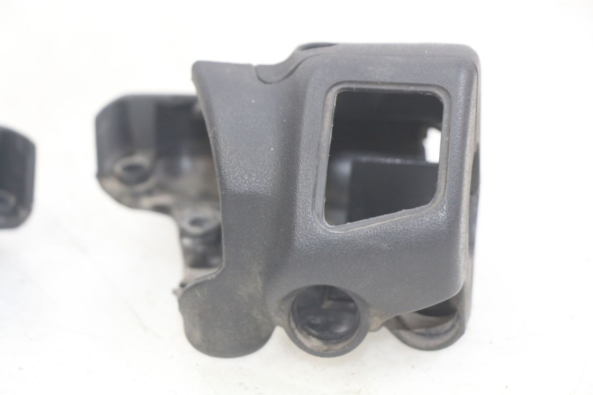 photo de COUVRE MANUBRIO APRILIA SCARABEO LIGHT 125 (2007 - 2011)