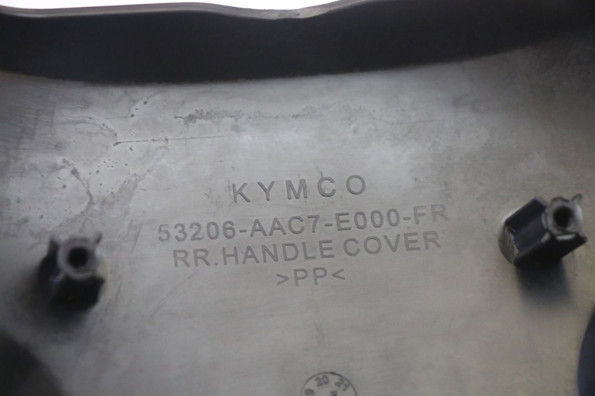 photo de COPRI MANUBRIO POSTERIORE KYMCO AGILITY 4T 50 (2018 - 2022) - Vista d'insieme del prodotto