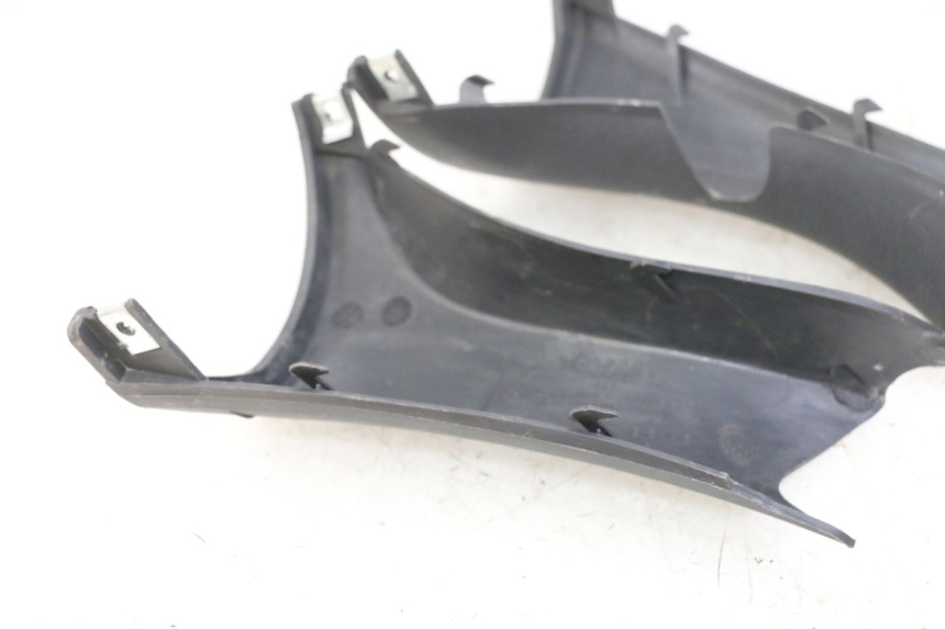 photo de COPRIMANUBRIO POSTERIORE SYM JOYMAX 125 (2010 - 2017)