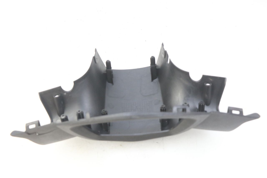 photo de COPRI MANUBRIO POSTERIORE PEUGEOT KISBEE 2T 50 (2010 - 2017)