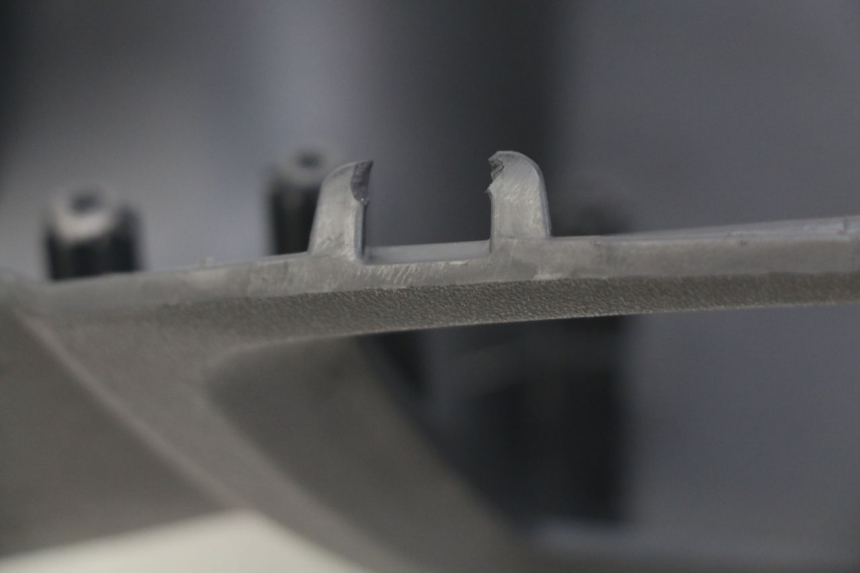 photo de COPRI MANUBRIO POSTERIORE PEUGEOT KISBEE 2T 50 (2010 - 2017)