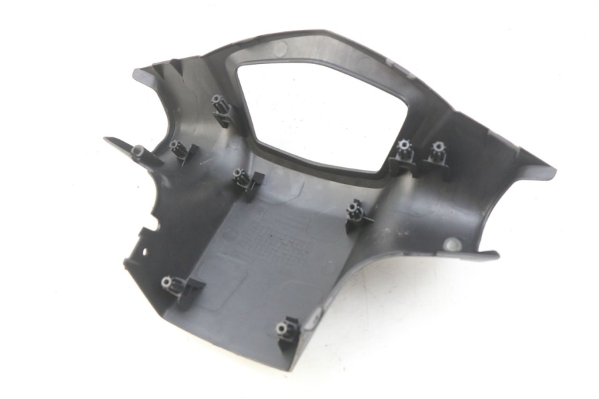 photo de COPRI MANUBRIO POSTERIORE PEUGEOT KISBEE 2T 50 (2010 - 2017)