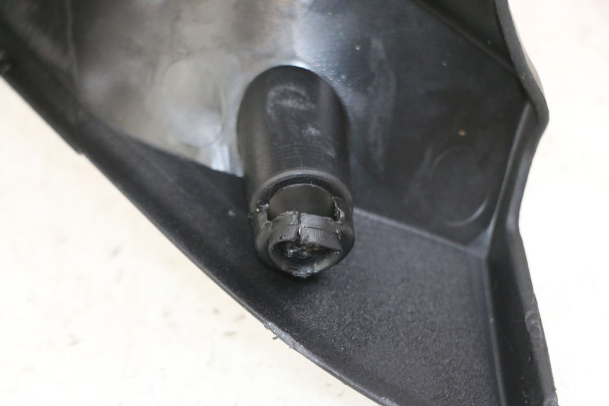 photo de COPERCHIO MANUBRIO POSTERIORE KYMCO XCITING 500 (2007 - 2010)