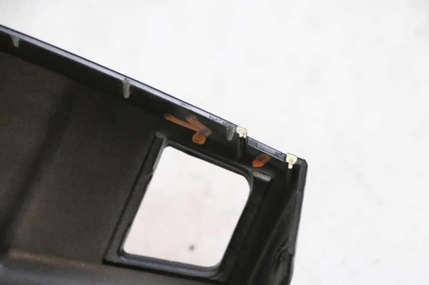 photo de COPRIMANUBRIO POSTERIORE KYMCO LIKE 125 (2009 - 2016) - Marcature e riferimenti originali