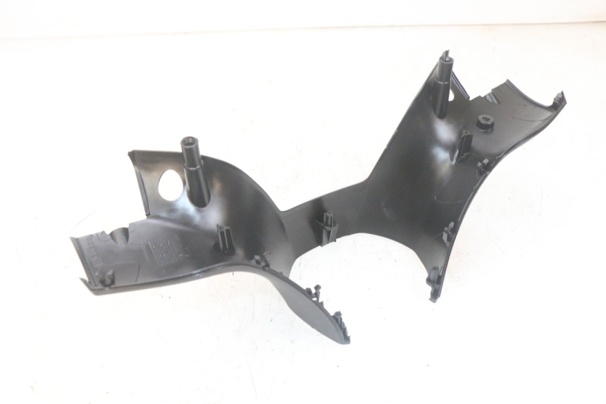 photo de COPRIMANUBRIO POSTERIORE PIAGGIO MP3 HPE 300 (2019 - 2026) - Dettagli dei punti di fissaggio