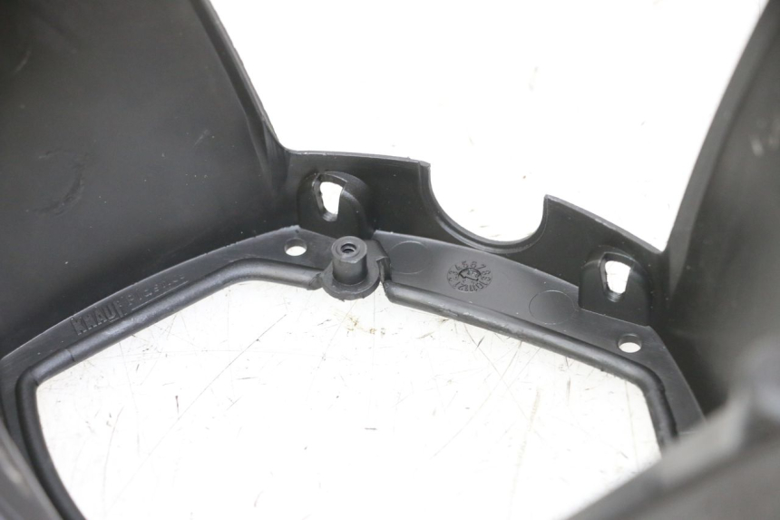 photo de COPRIMANUBRIO POSTERIORE PEUGEOT ELYSTAR 125 (2002 - 2007)