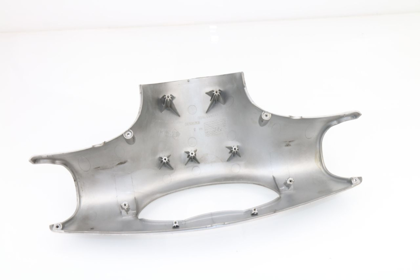 photo de COPERCHIO MANUBRIO POSTERIORE PEUGEOT LOOXOR 125 (2002 - 2006)