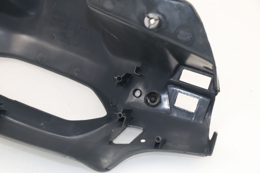 photo de COPRI MANUBRIO POSTERIORE PEUGEOT SV 125 (1991 - 1994)