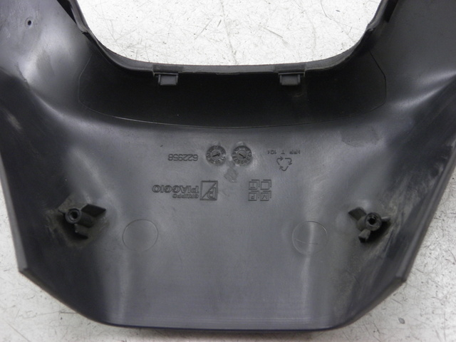 photo de COPERCHIO MANUBRIO POSTERIORE PIAGGIO MP3 LT 300 (2010 - 2016)