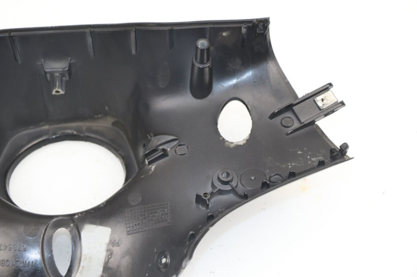 photo de COPRI MANUBRIO POSTERIORE PIAGGIO VESPA PRIMAVERA 2T 50 (2013 - 2018)