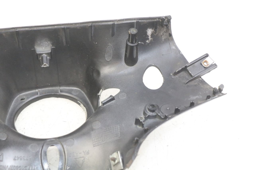 photo de COPRI MANUBRIO POSTERIORE PIAGGIO VESPA PRIMAVERA 2T 50 (2013 - 2018)