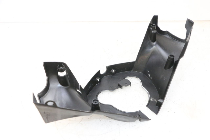 photo de COPERCHIO MANUBRIO POSTERIORE PEUGEOT SATELIS 125 (2013 - 2018) - Dettaglio del componente