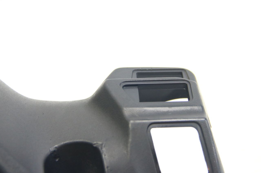 photo de COFANO MANUBRIO POSTERIORE SUZUKI SIXTEEN 125 (2008 - 2010)