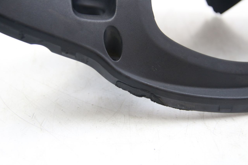 photo de COFANO MANUBRIO POSTERIORE SUZUKI SIXTEEN 125 (2008 - 2010)