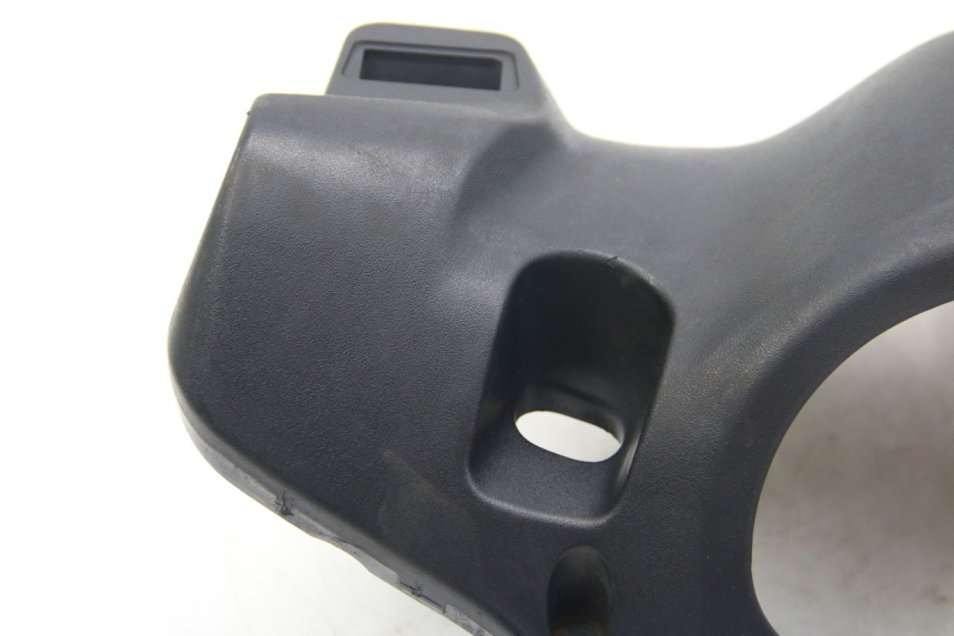 photo de COFANO MANUBRIO POSTERIORE SUZUKI SIXTEEN 125 (2008 - 2010)