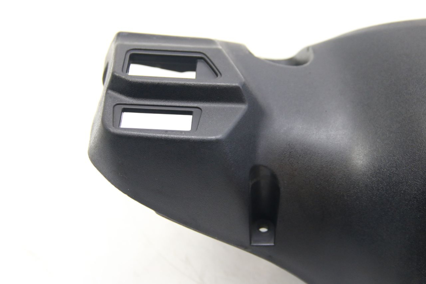 photo de COFANO MANUBRIO POSTERIORE SUZUKI SIXTEEN 125 (2008 - 2010)